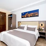 C4 Retreats Gozo 게스트하우스 자프라