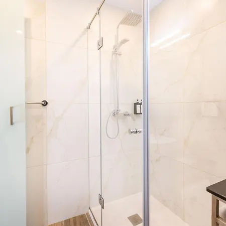 C4 Retreats By Georges Boutique Living Guest house Xaghra