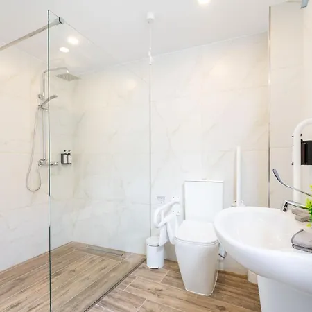 Guest house C4 Retreats By Georges Boutique Living Xaghra