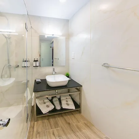 C4 Retreats By Georges Boutique Living * Xaghra