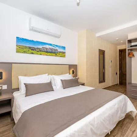 C4 Retreats By Georges Boutique Living Guest house Xaghra